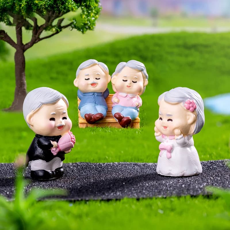1Pcs Mini Proposal Grandpa Grandma Figurines Landscape Decoration Car Dashboard Home Ornaments Gift