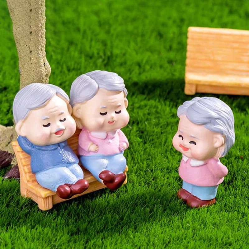 1Pcs Mini Proposal Grandpa Grandma Figurines Landscape Decoration Car Dashboard Home Ornaments Gift