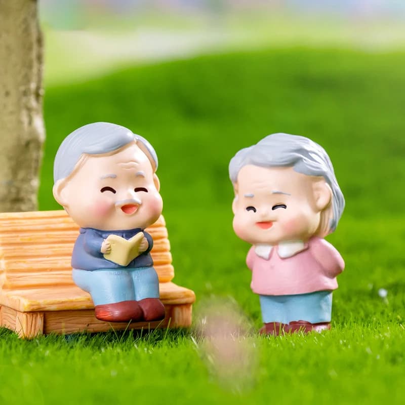 1Pcs Mini Proposal Grandpa Grandma Figurines Landscape Decoration Car Dashboard Home Ornaments Gift