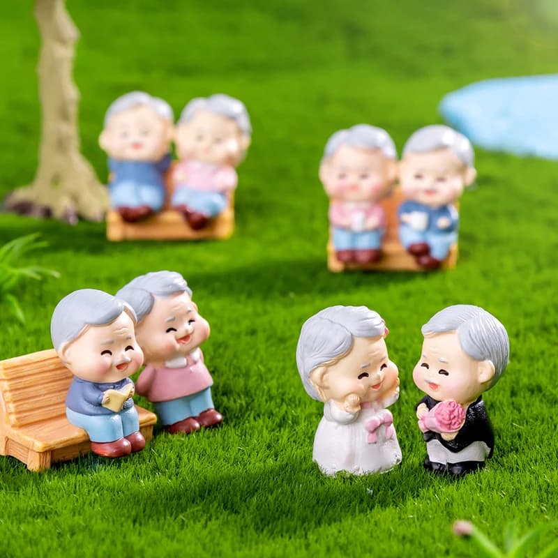 1Pcs Mini Proposal Grandpa Grandma Figurines Landscape Decoration Car Dashboard Home Ornaments Gift